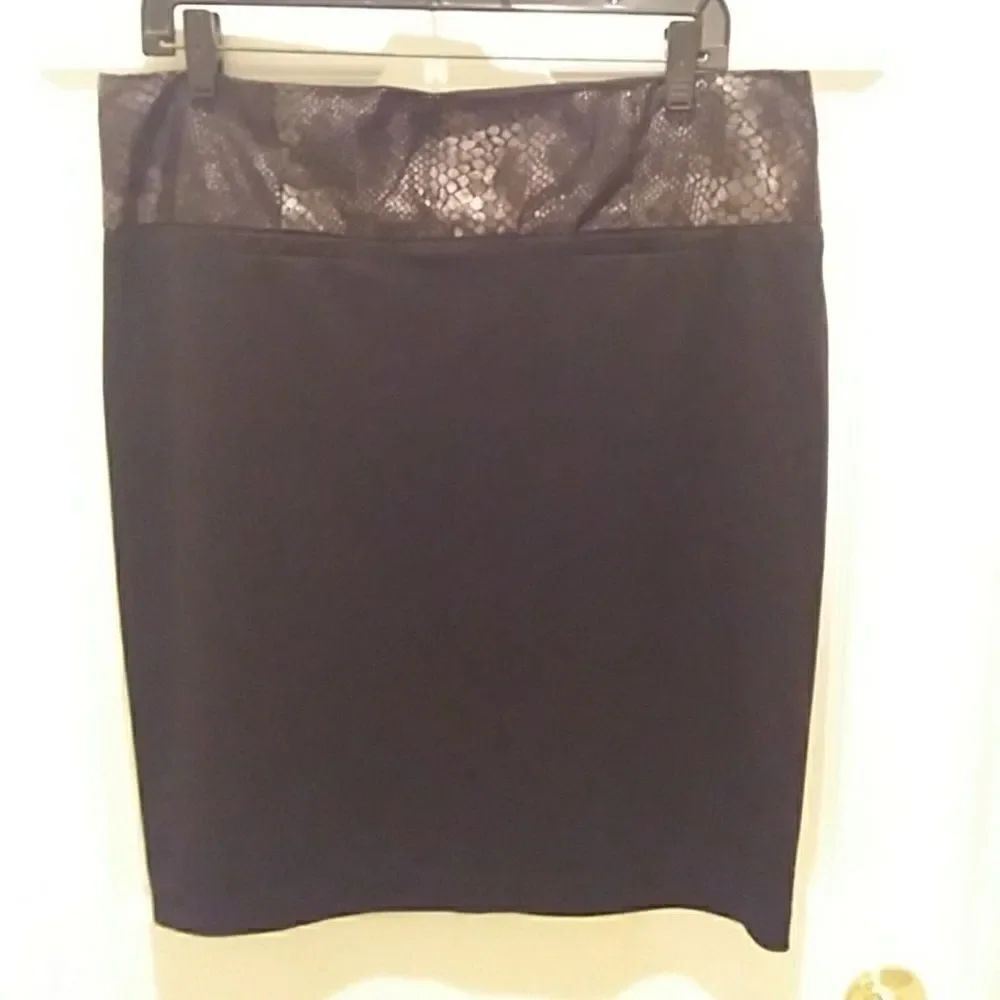 Courtenay Black Pencil Skirt Sz 12